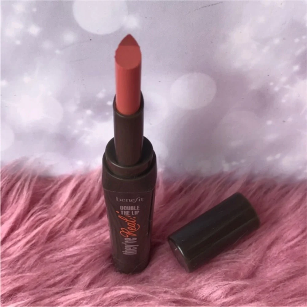 Benefit Cosmetics Nude Scandal Dual Lipstick Liner